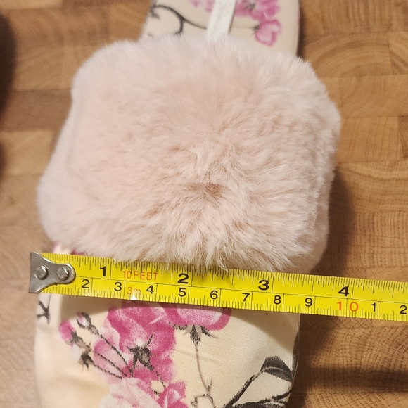 Victoria's Secret house slippers Size Large Pink Floral with fluffy pouf - Picture 16 of 16